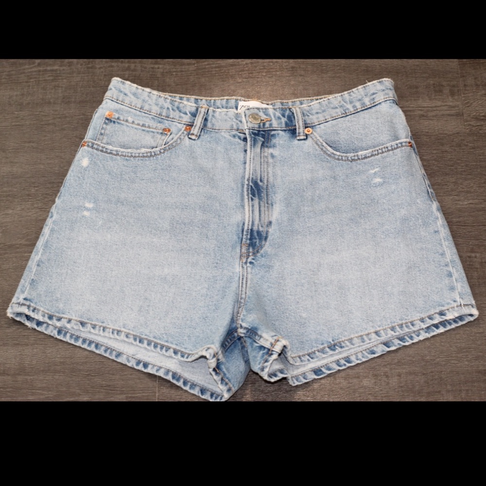 Light denim Zara shorts size 12